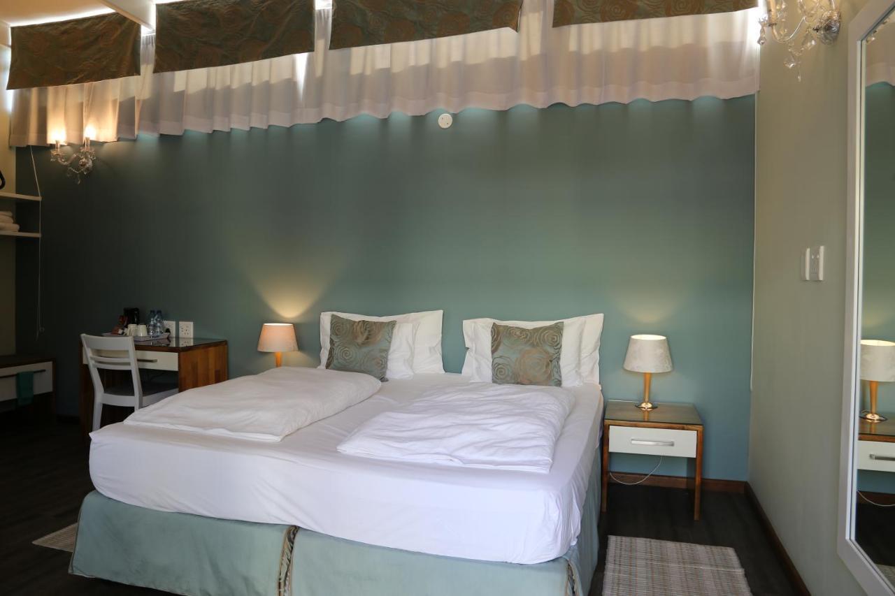 Namib Guesthouse Суакопмунд Екстериор снимка