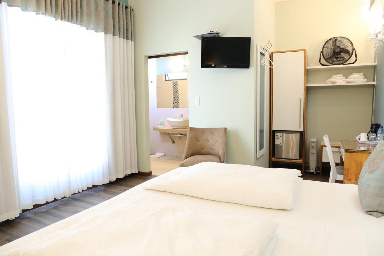 Namib Guesthouse Суакопмунд Екстериор снимка